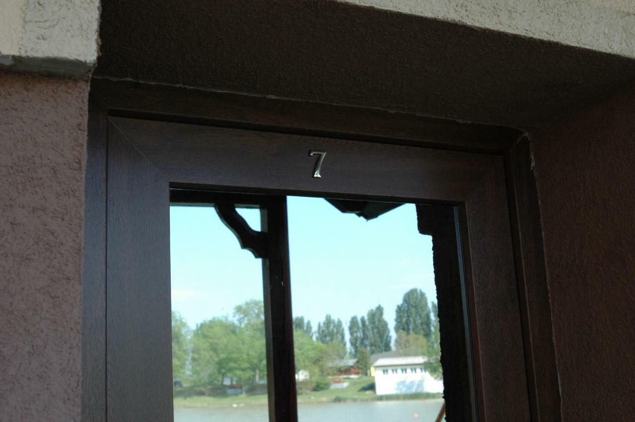 Appartement Apartman Timea à Dunajská Streda Extérieur photo